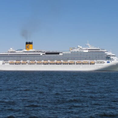 Costa Pacifica na moru