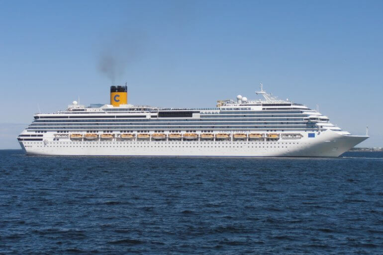 Costa Pacifica na moru